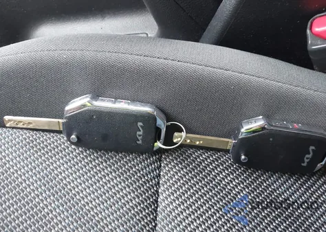 2023 Kia Seltos Lx z USA, uszkodzony, nr VIN KNDEPCAA4P7374462